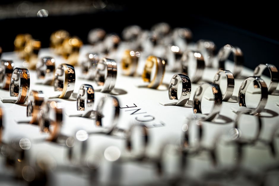 Choosing Gold or Silver: What Suits Your Skin