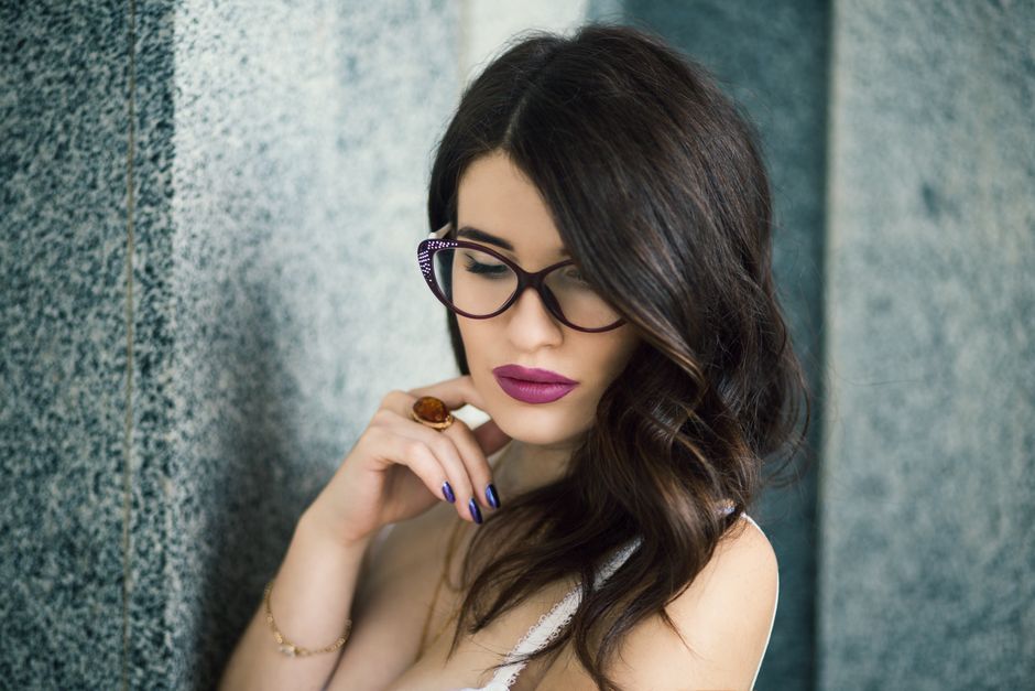 Glasses-Friendly Makeup That Stands Out