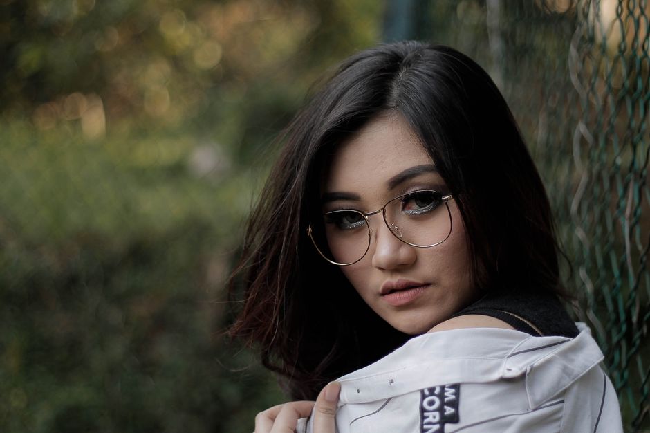 Glasses-Friendly Makeup That Stands Out